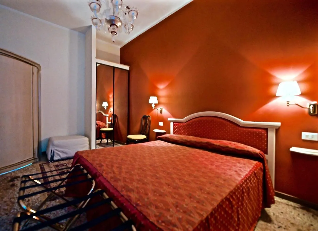 Chandeliers Apartment Venedig